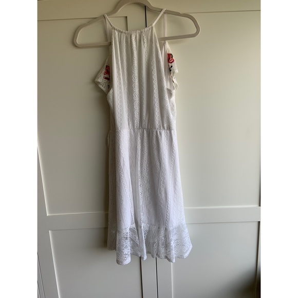 Francesca’s White Summer Dress with floral details - Picture 2 of 3